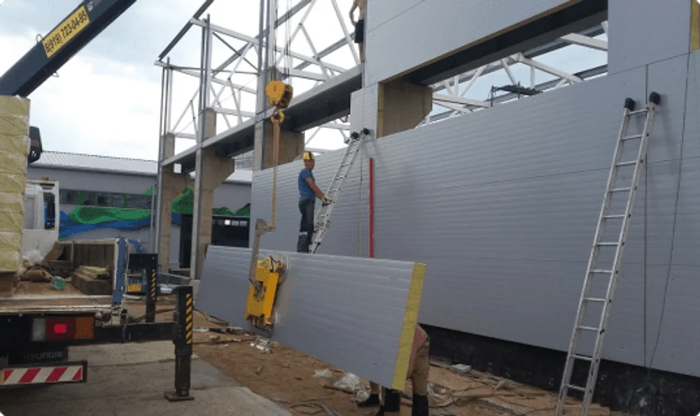 Монтаж сэндвич-панелей
